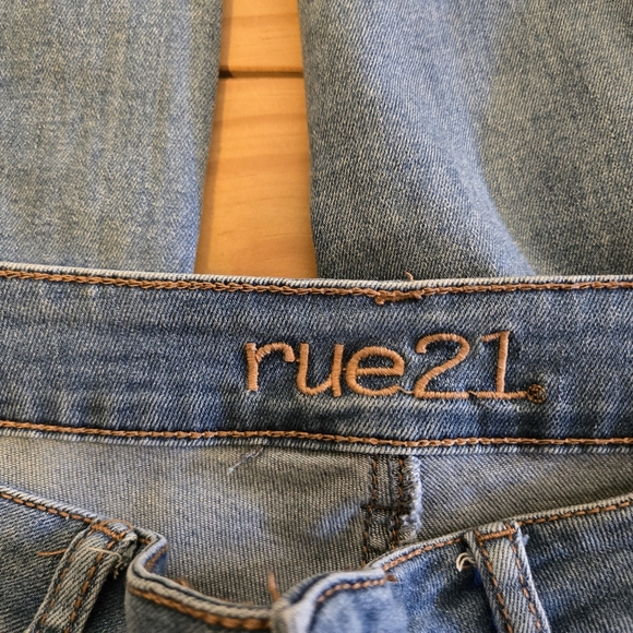 Rue21 Light Blue Distressed Ankle Jeans - Picture 4 of 5